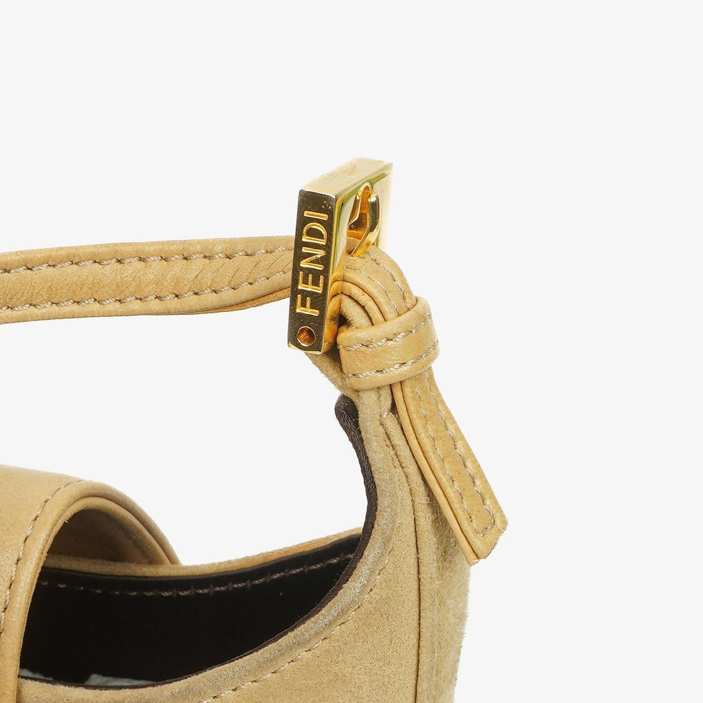 Fendi Mini Bucket Bag aus Wildleder und Leder