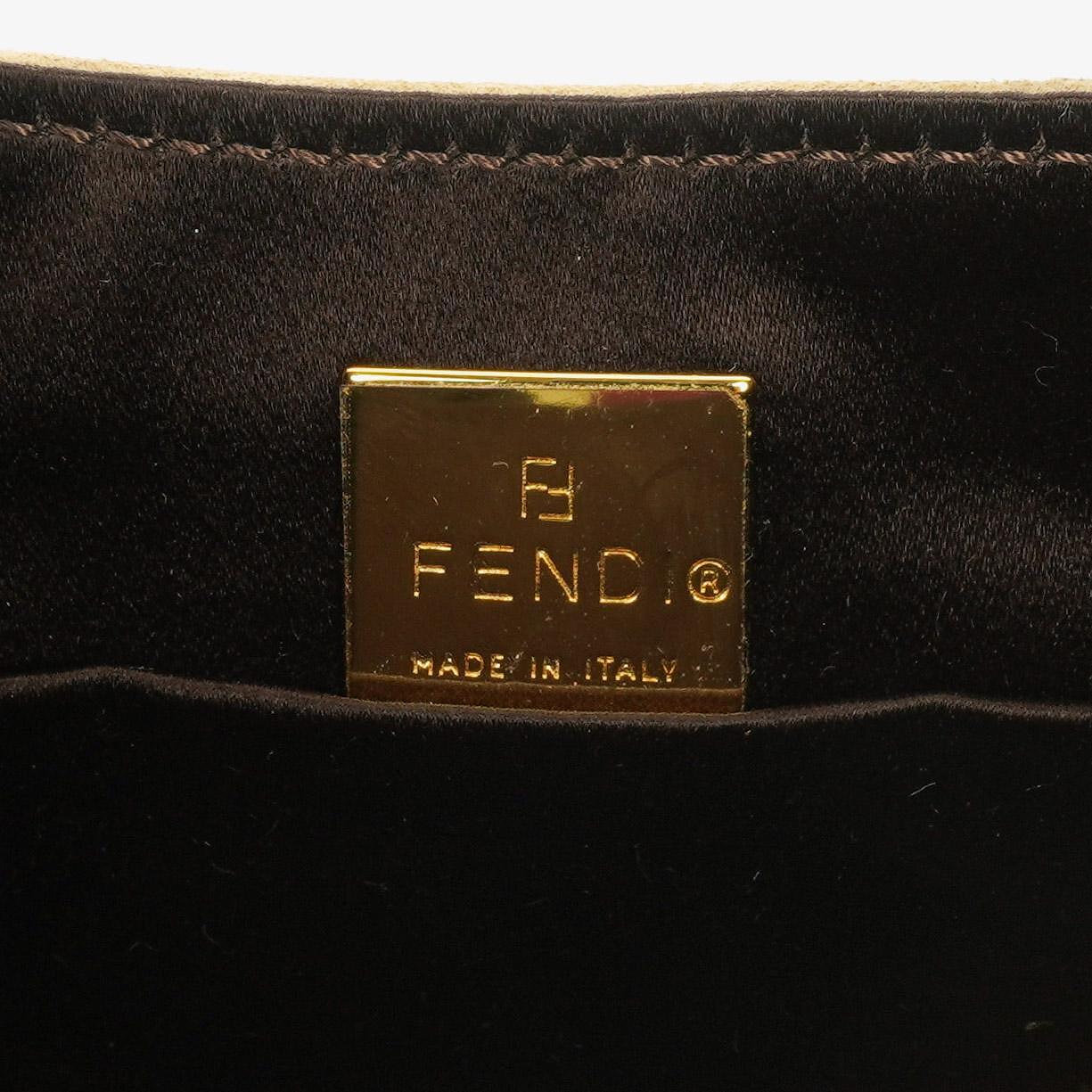 Fendi Mini Bucket Bag aus Wildleder und Leder