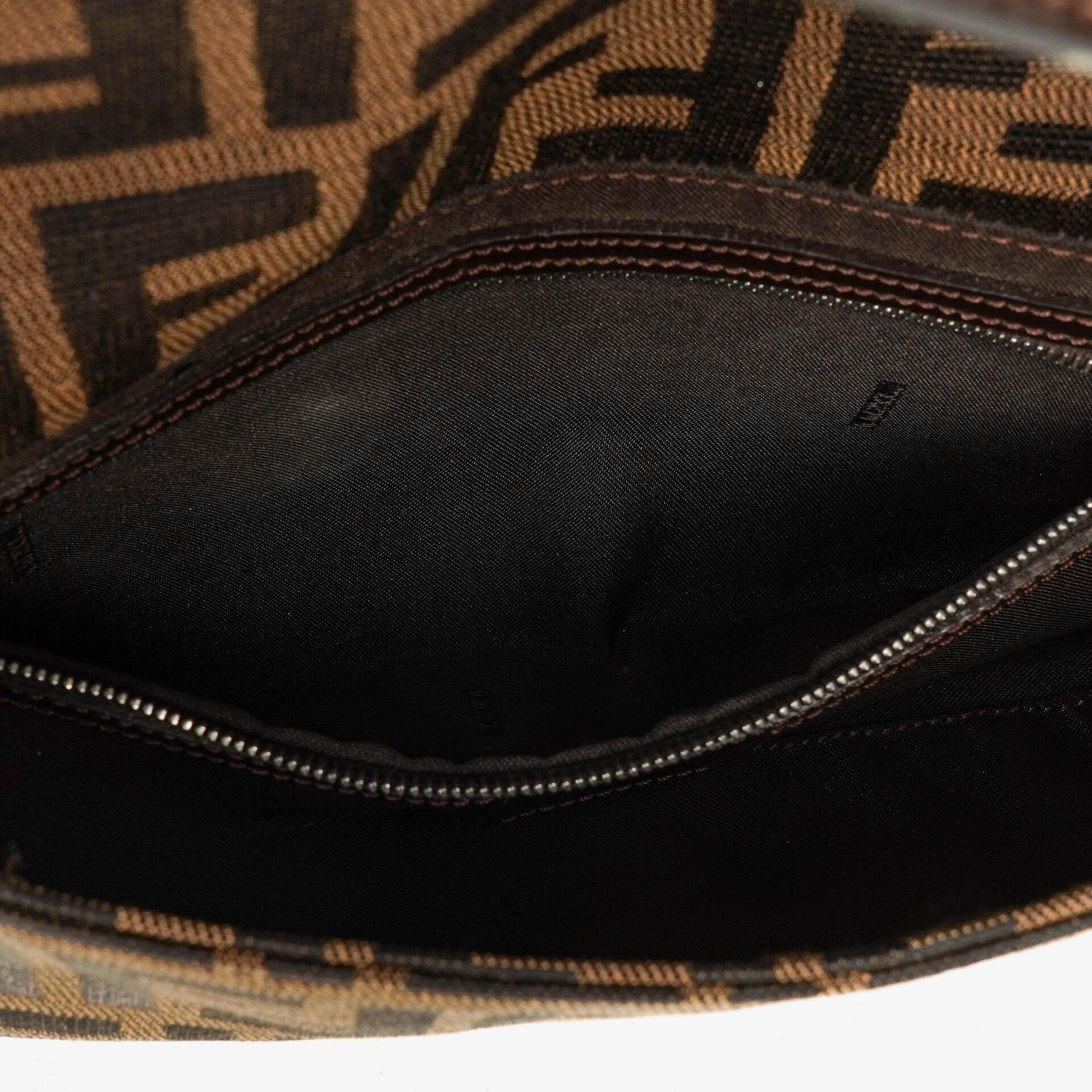 Fendi Zucca Baguette FF Schultertasche in Braun