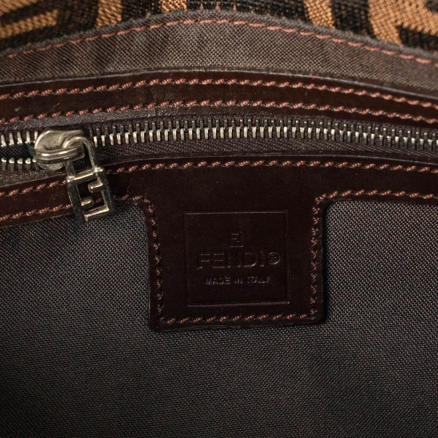 Fendi Zucca Baguette FF Schultertasche in Braun