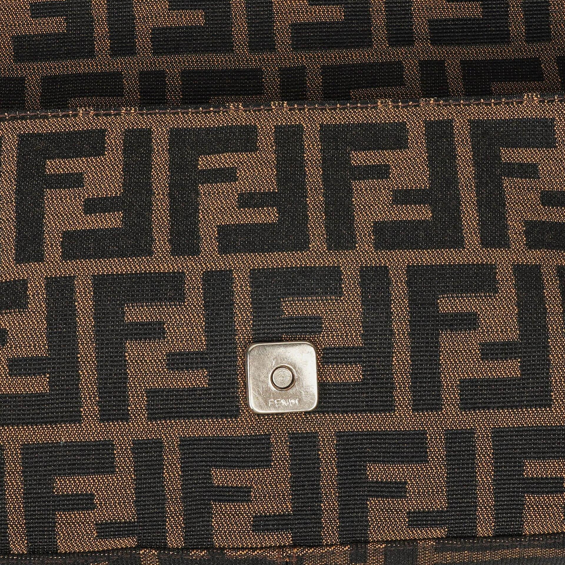 Fendi Zucca Baguette FF Schultertasche in Braun