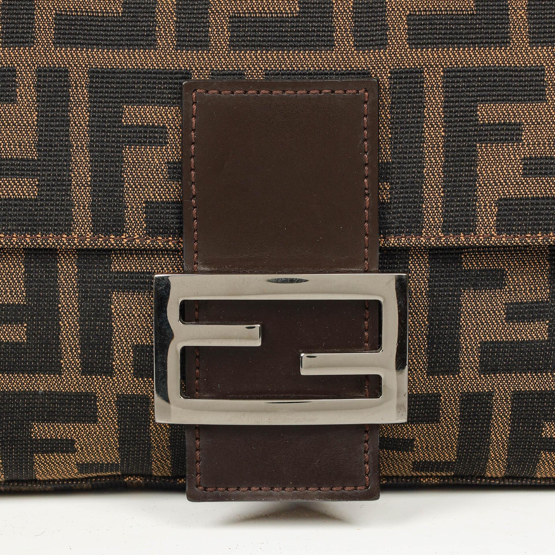 Fendi Zucca Baguette FF Schultertasche in Braun