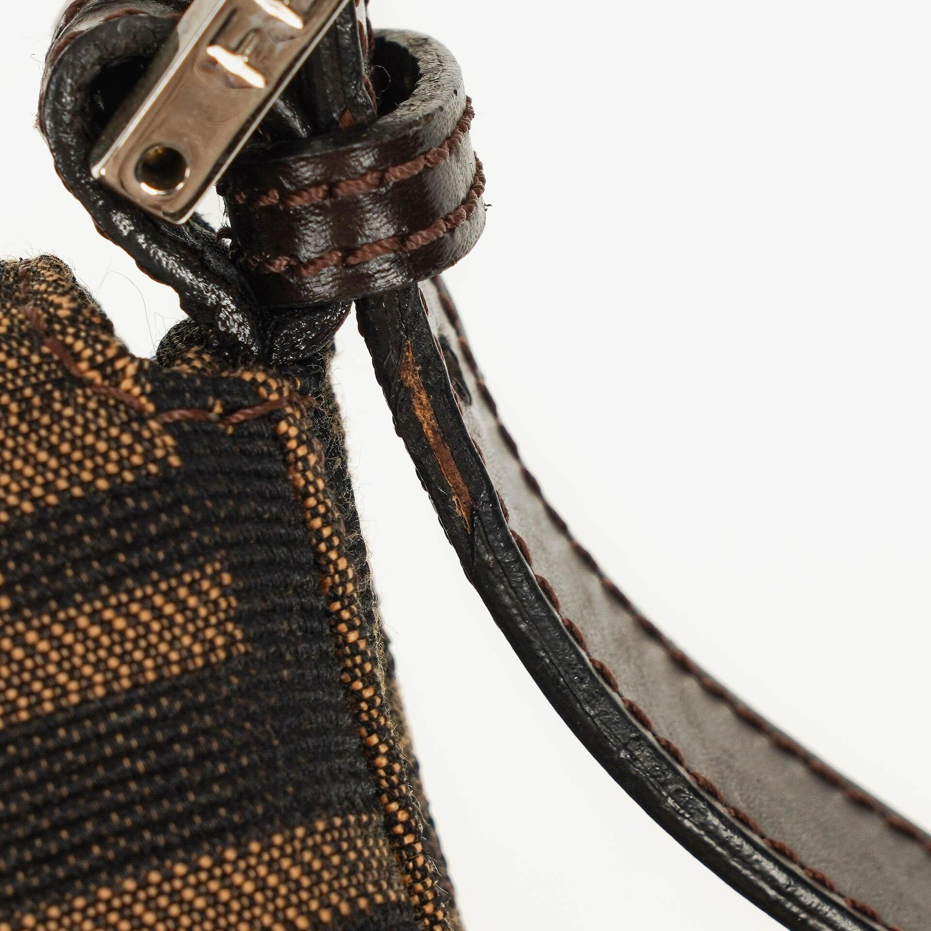 Fendi Zucca Baguette FF Schultertasche in Braun
