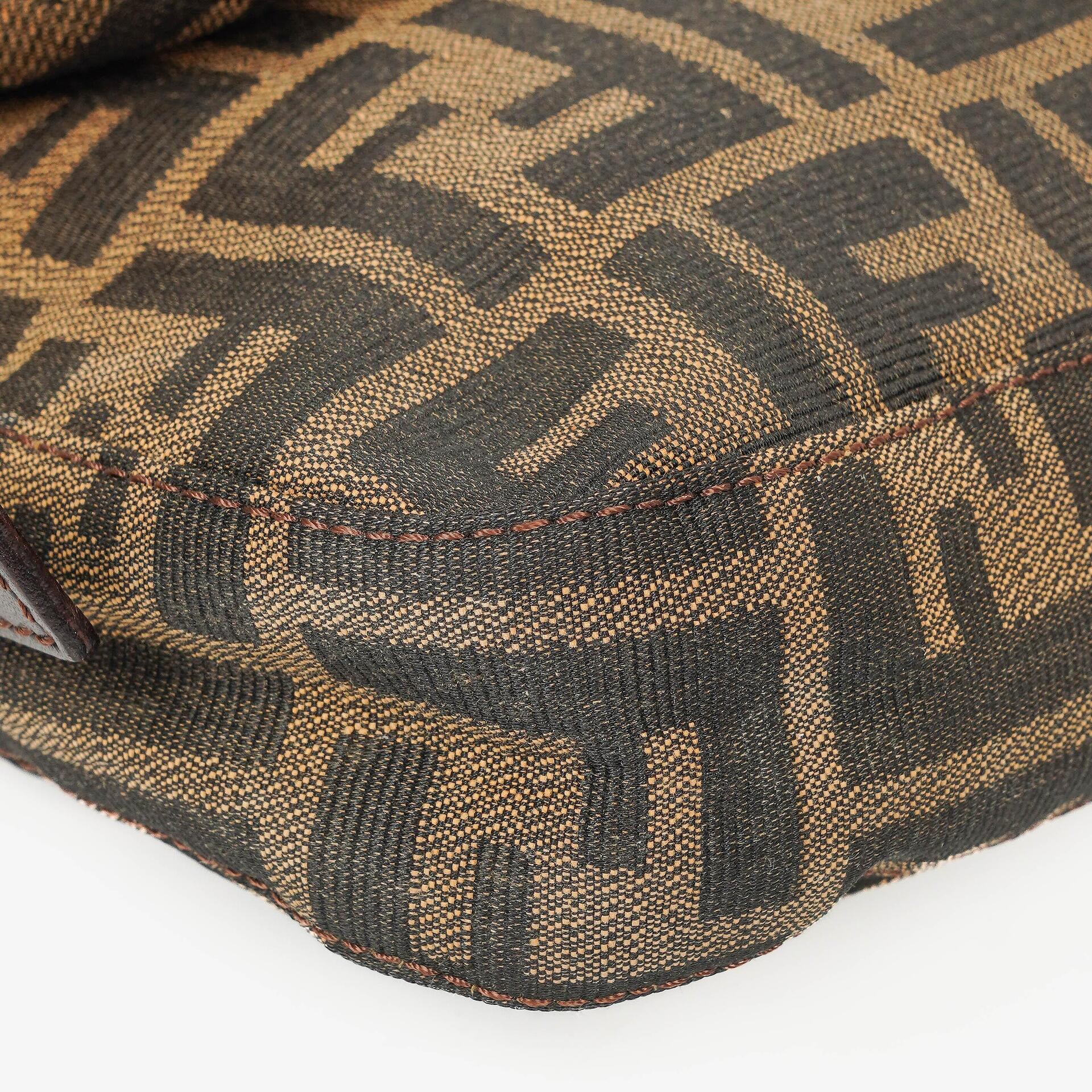 Fendi Zucca Baguette FF Schultertasche in Braun