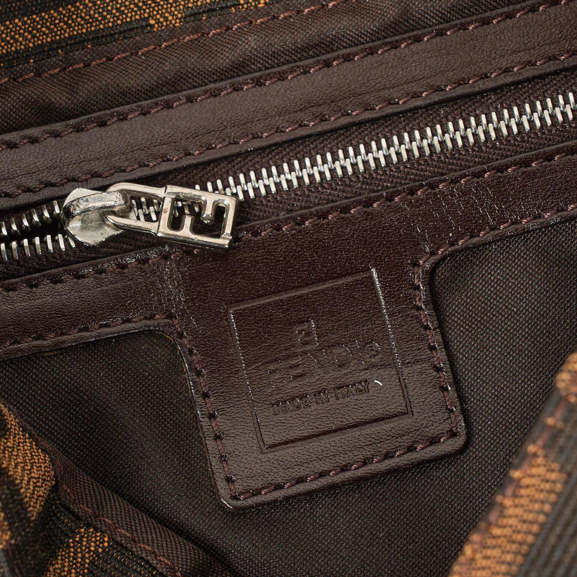 Fendi Zucca Baguette FF Schultertasche in Braun