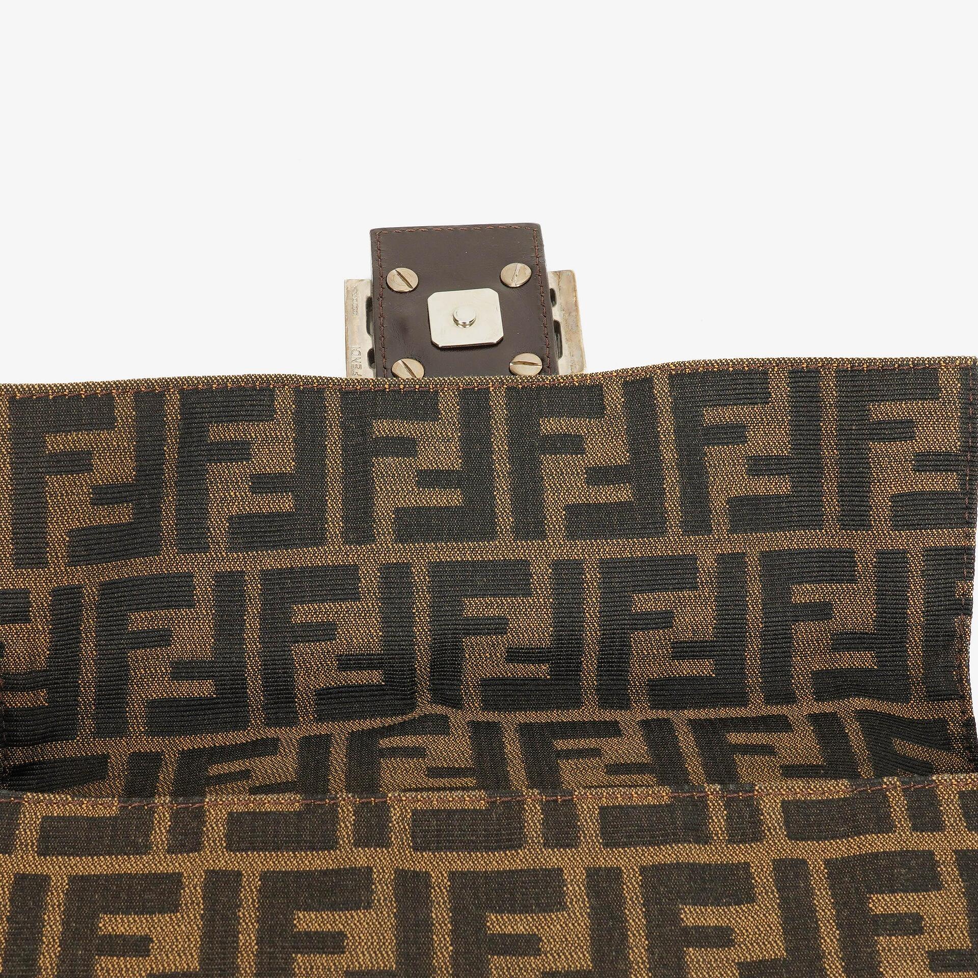 Fendi Zucca Baguette Schultertasche