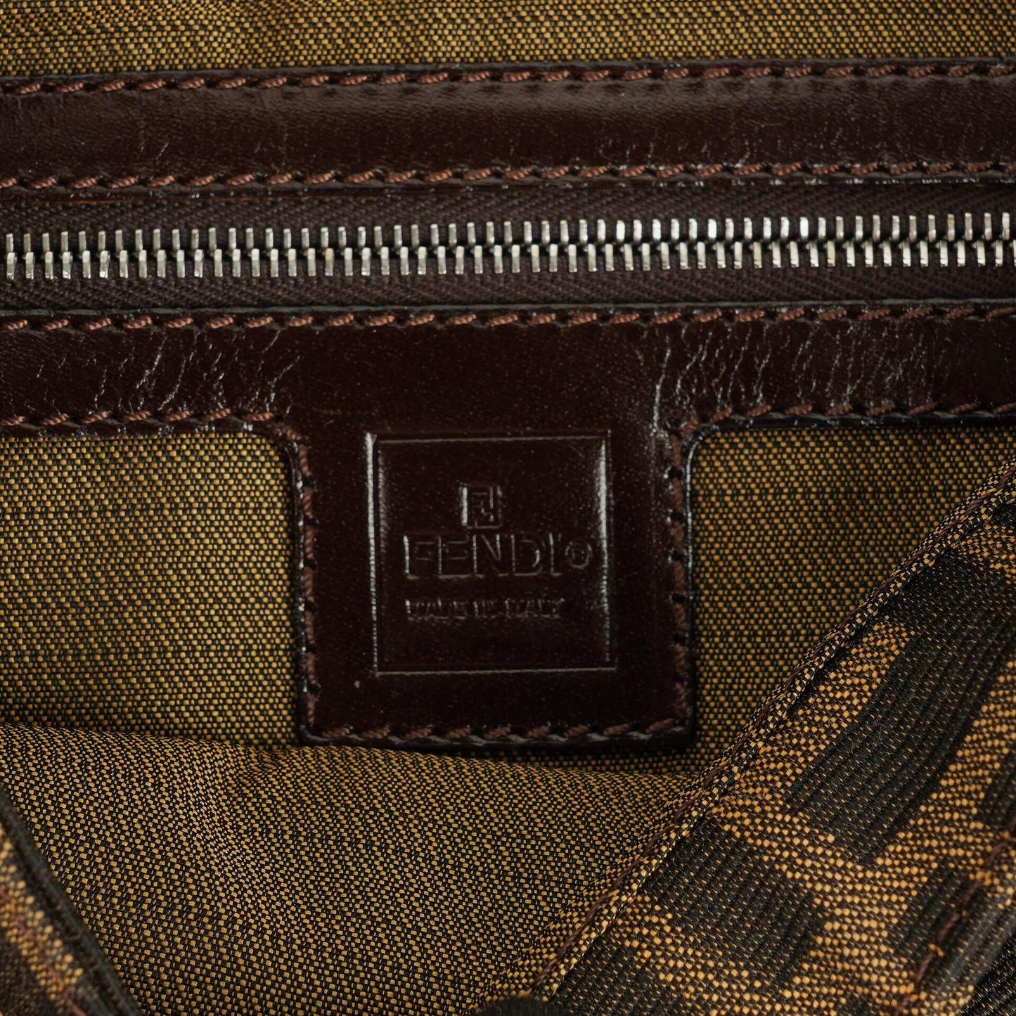 Fendi Zucca Baguette Schultertasche
