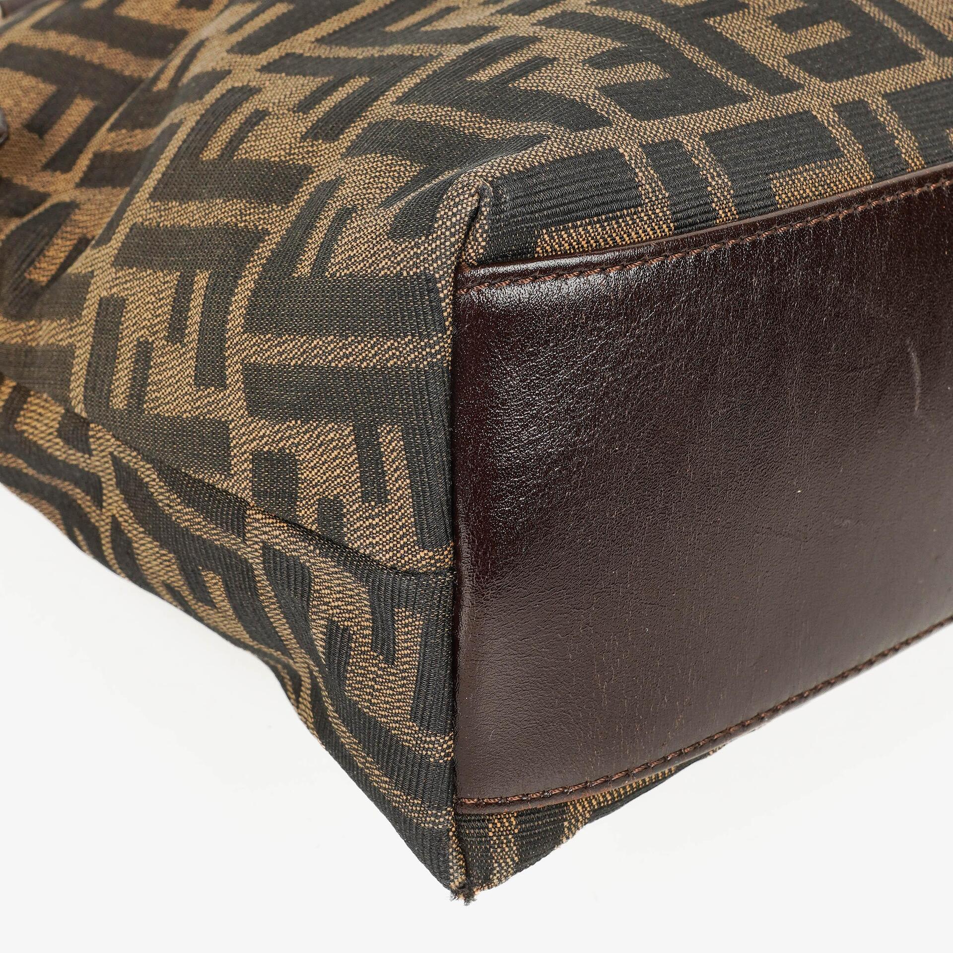 Fendi Zucca Handtasche mit Obergriff in Braun