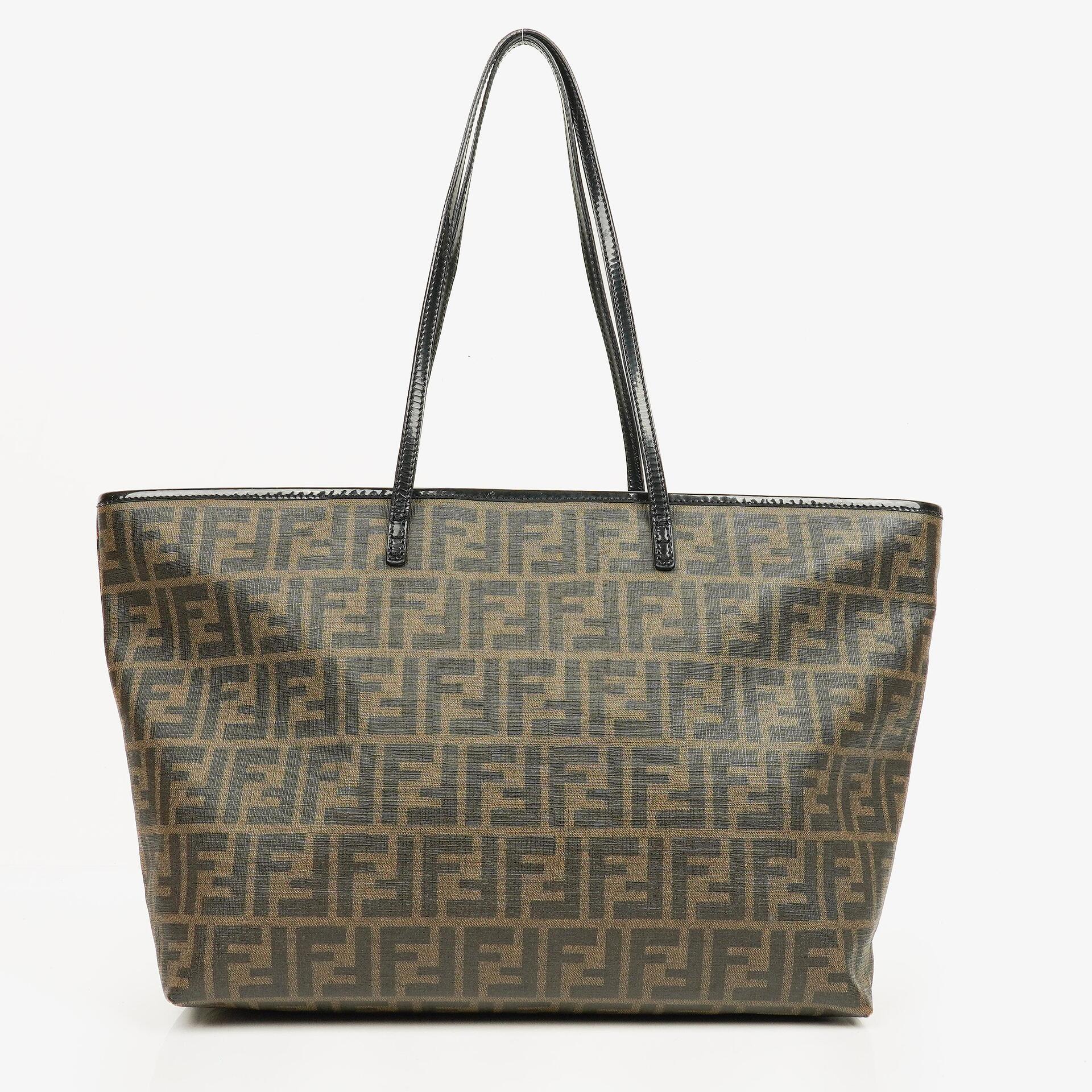 Fendi Zucca Roll Shopper Tote aus beschichtetem Canvas und Lackleder in Tabak/Schwarz mit Baguette-Print
