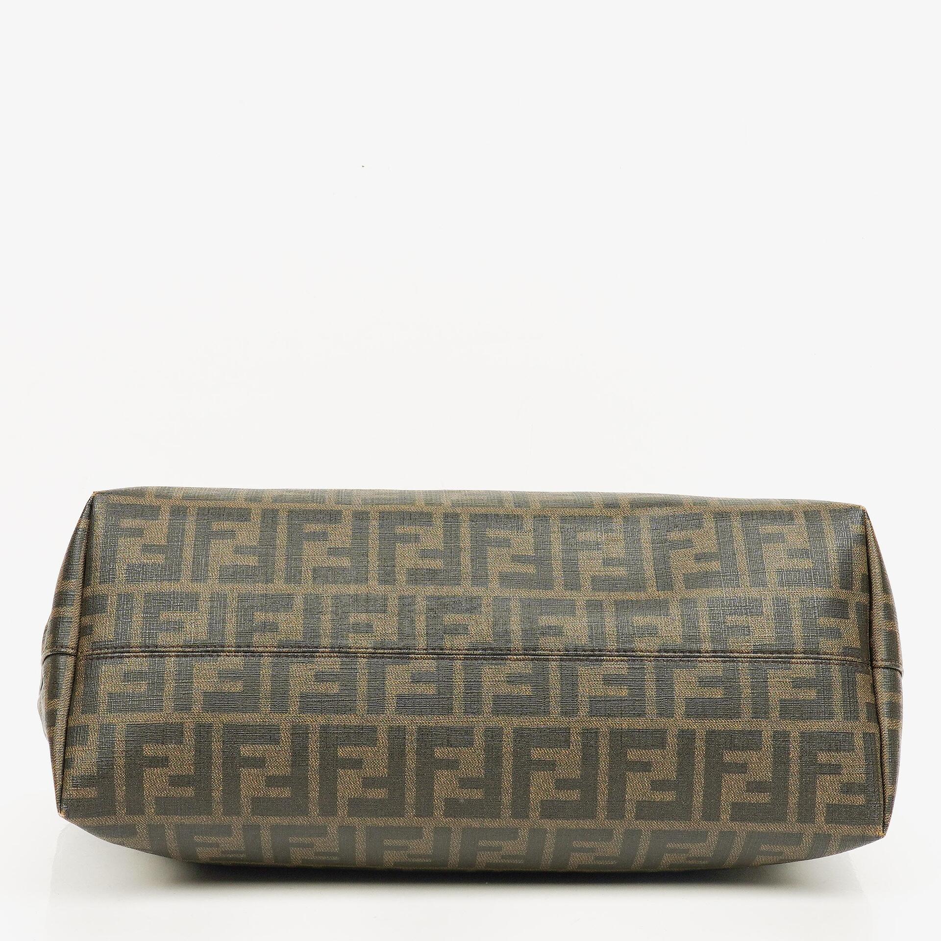 Fendi Zucca Roll Shopper Tote aus beschichtetem Canvas und Lackleder in Tabak/Schwarz mit Baguette-Print