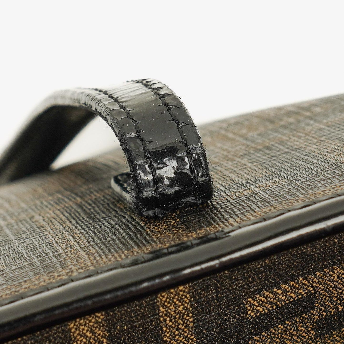 Fendi Zucca Roll Shopper Tote aus beschichtetem Canvas und Lackleder in Tabak/Schwarz mit Baguette-Print