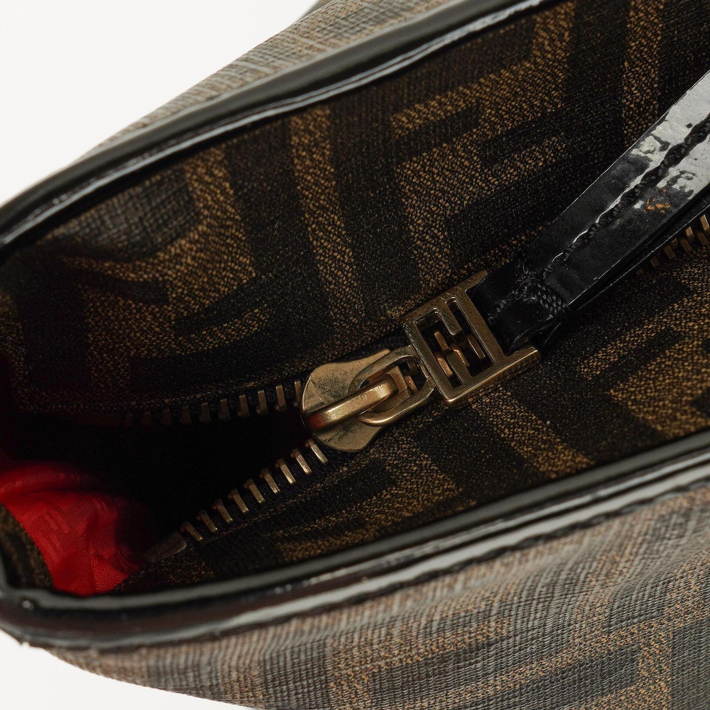 Fendi Zucca Roll Shopper Tote aus beschichtetem Canvas und Lackleder in Tabak/Schwarz mit Baguette-Print