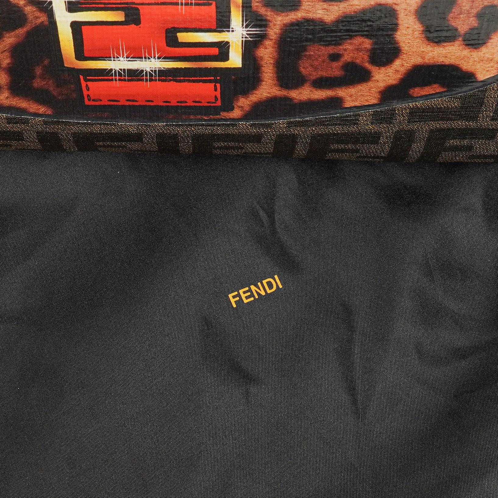 Fendi Zucca Roll Shopper Tote aus beschichtetem Canvas und Lackleder in Tabak/Schwarz mit Baguette-Print