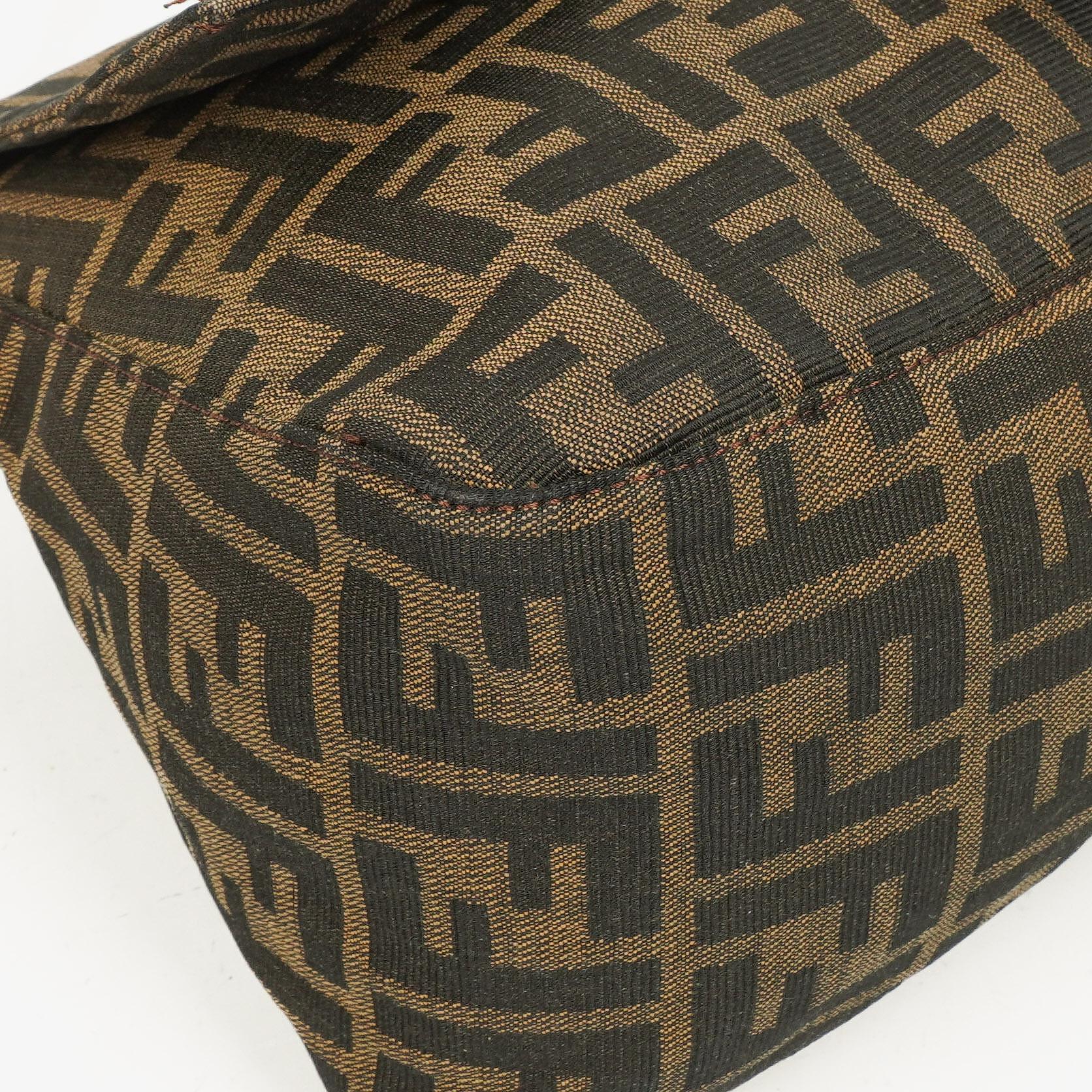 Fendi Zucca Mamma Baguette Schultertasche in Tobacco