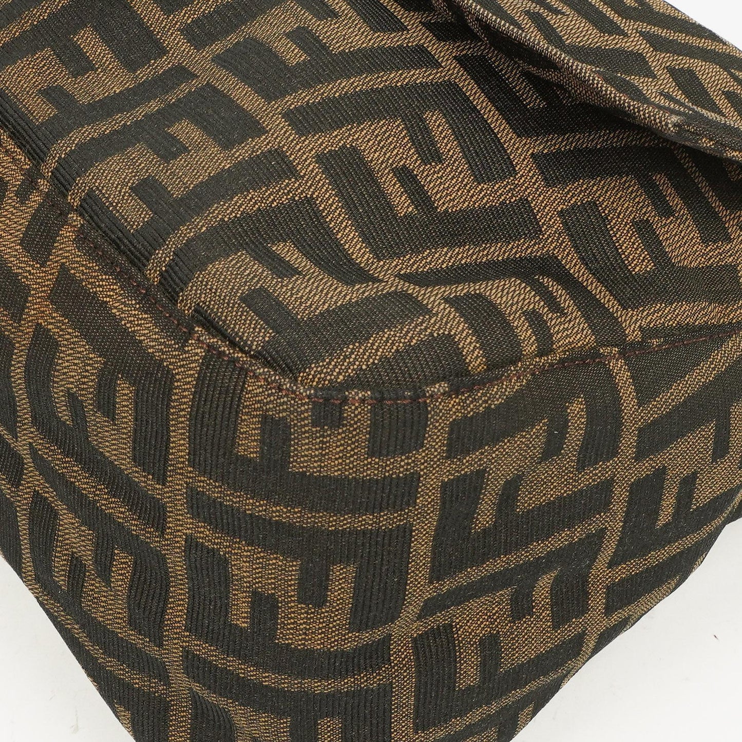Fendi Zucca Mamma Baguette Schultertasche in Tobacco