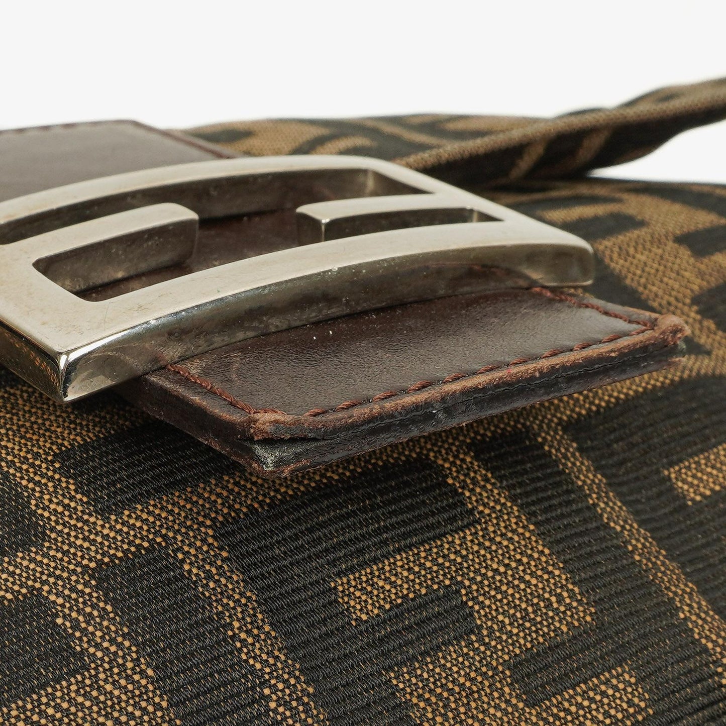 Fendi Zucca Mamma Baguette Schultertasche in Tobacco