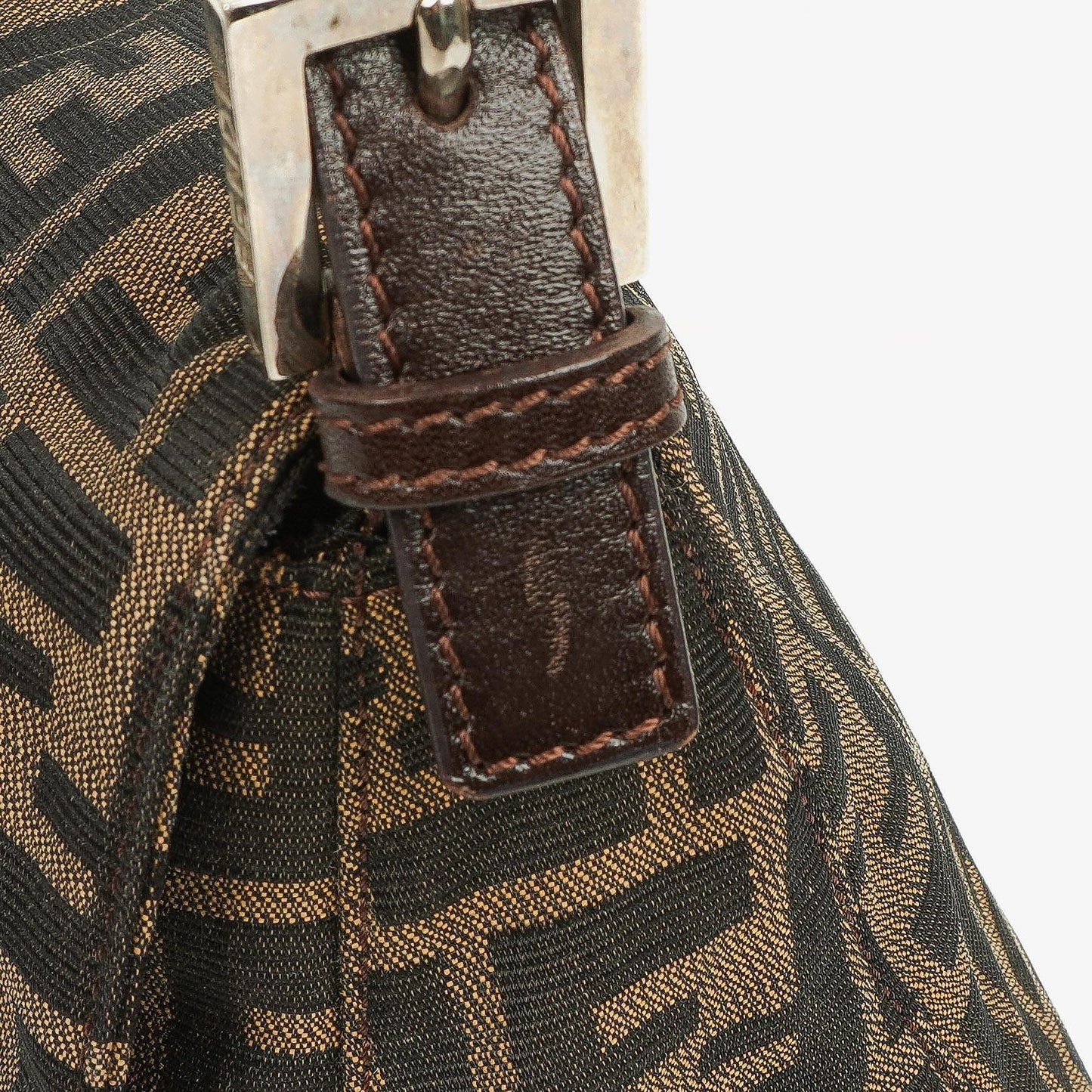 Fendi Zucca Mamma Baguette Schultertasche in Tobacco