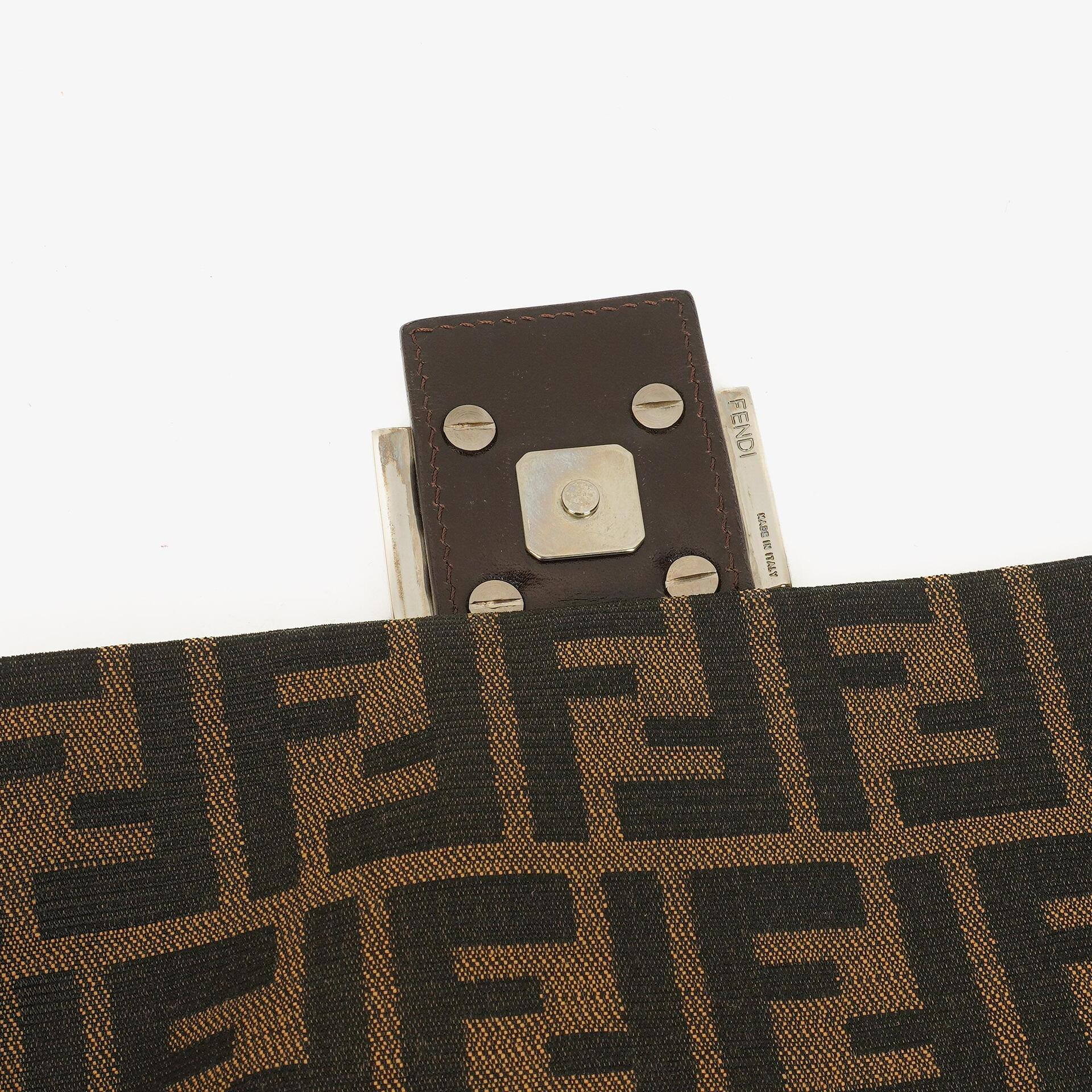 Fendi Zucca Mamma Baguette Tobacco Schultertasche