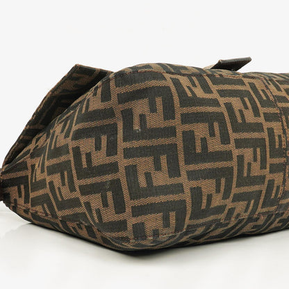 Fendi Zucca Mamma Baguette Schultertasche in Tobacco