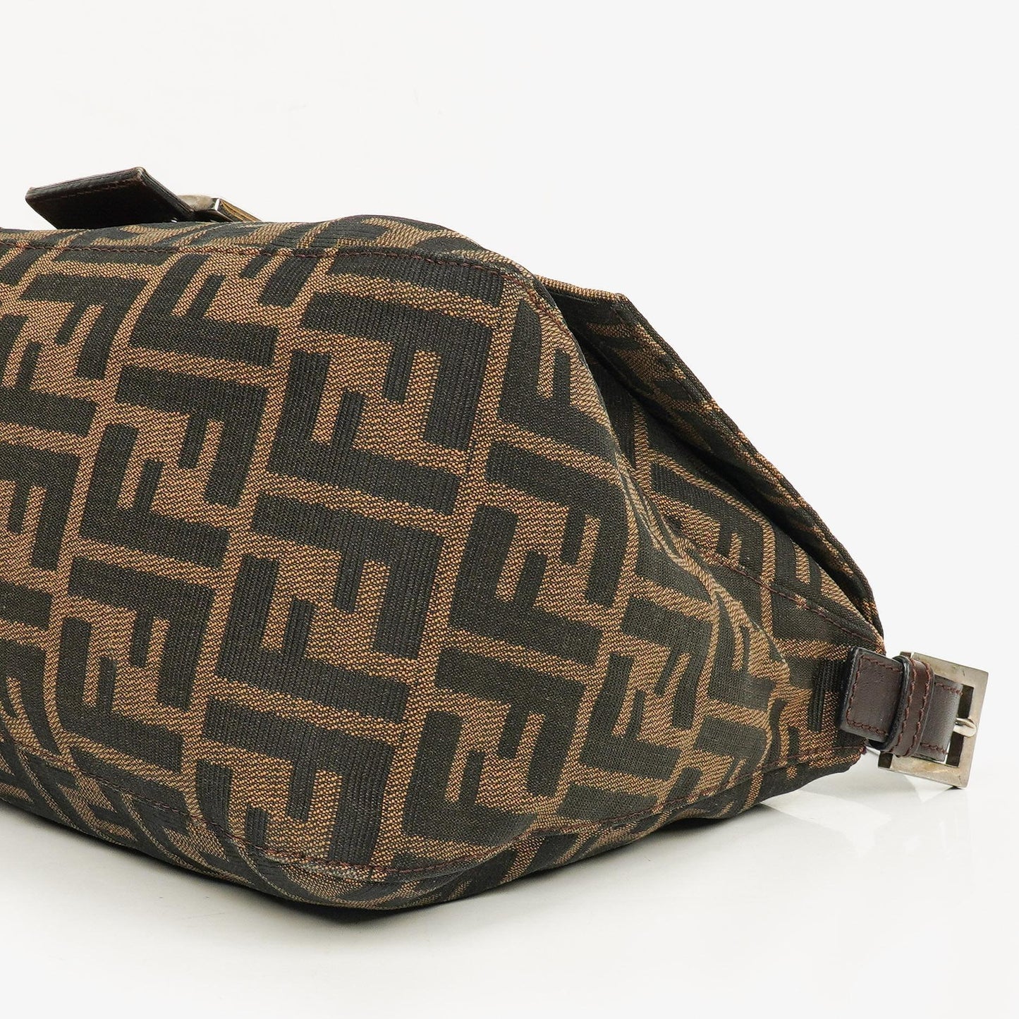 Fendi Zucca Mamma Baguette Schultertasche in Tobacco