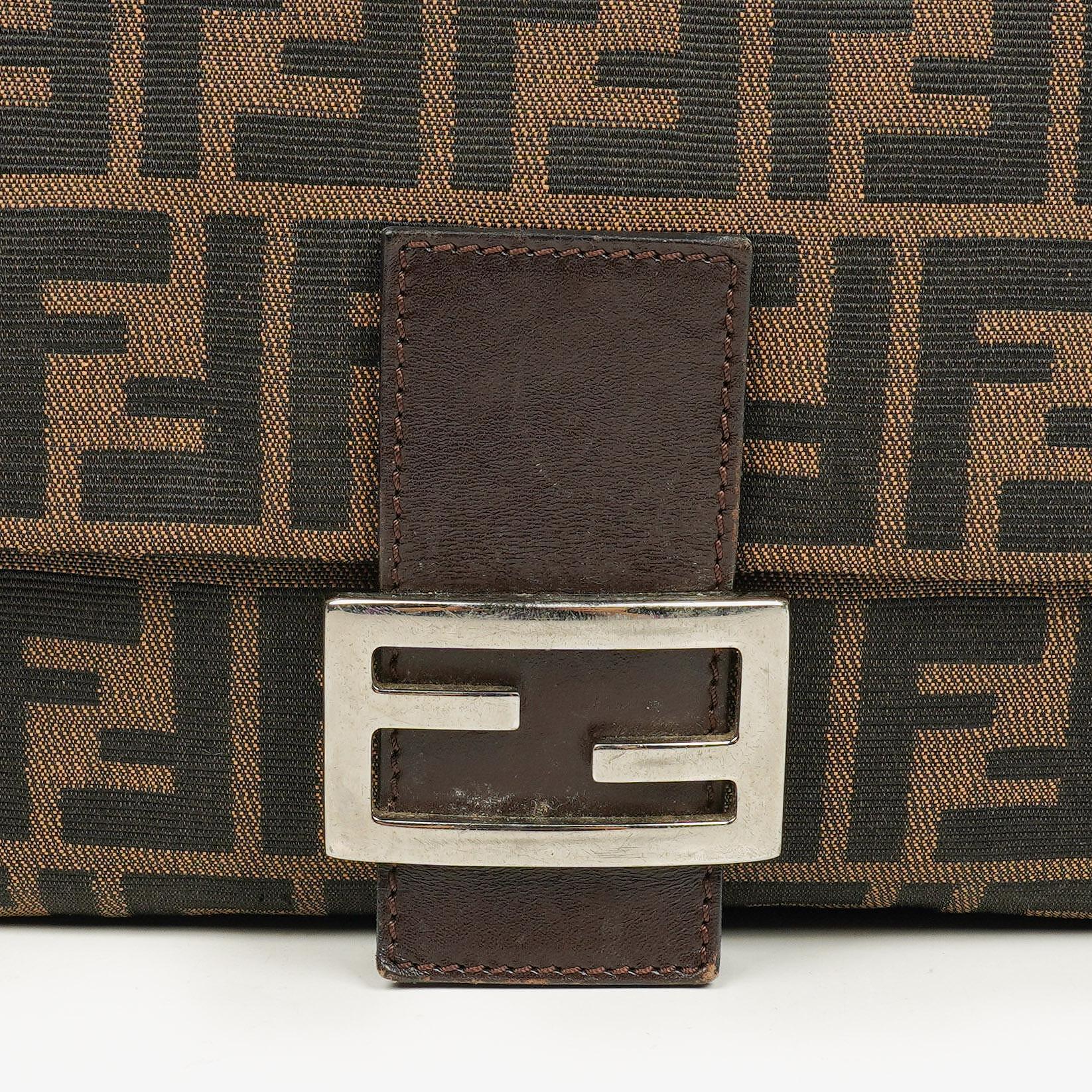 Fendi Zucca Mamma Baguette Schultertasche in Tobacco