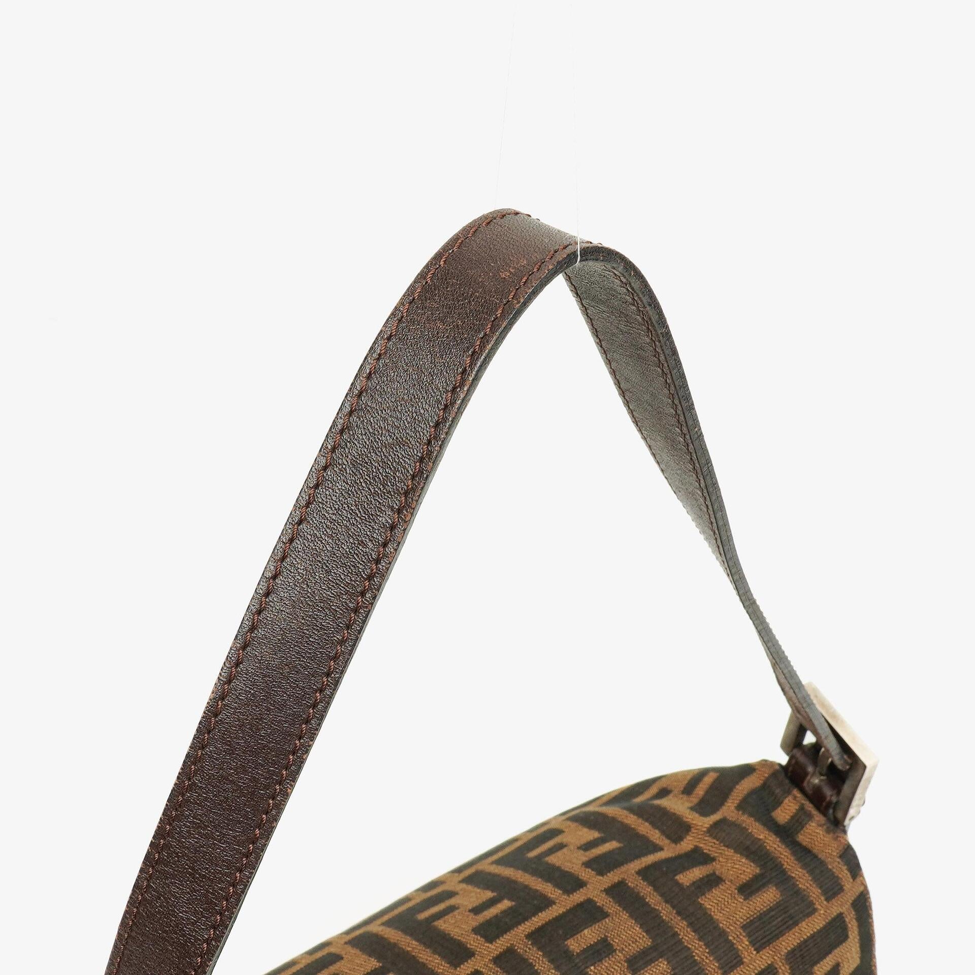 Fendi Zucca Mamma Baguette Schultertasche in Tobacco