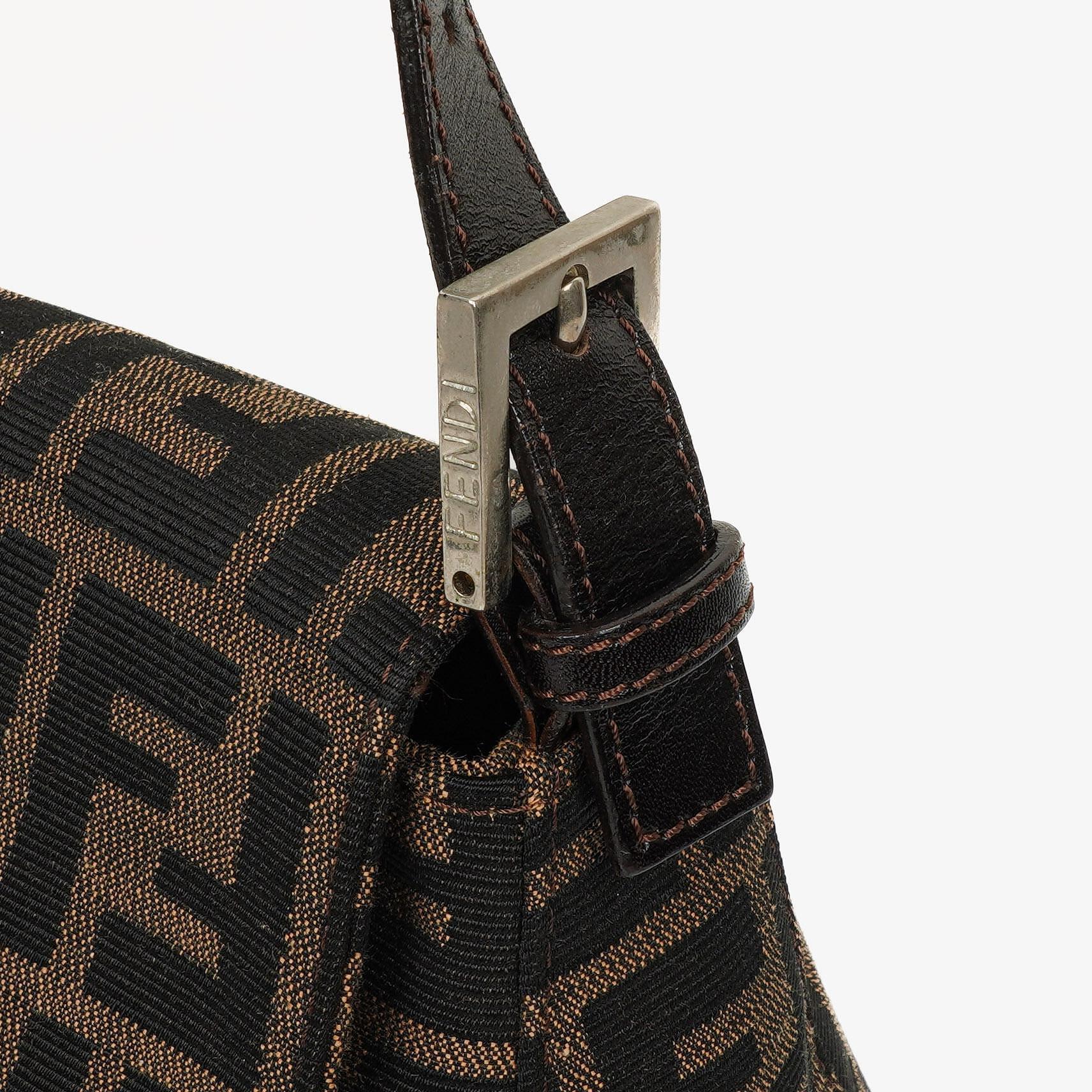 Fendi Zucca Mamma Baguette Schultertasche in Tobacco