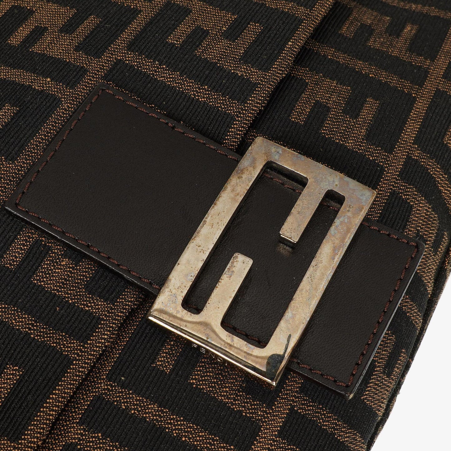 Fendi Zucca Mamma Baguette Schultertasche in Tobacco