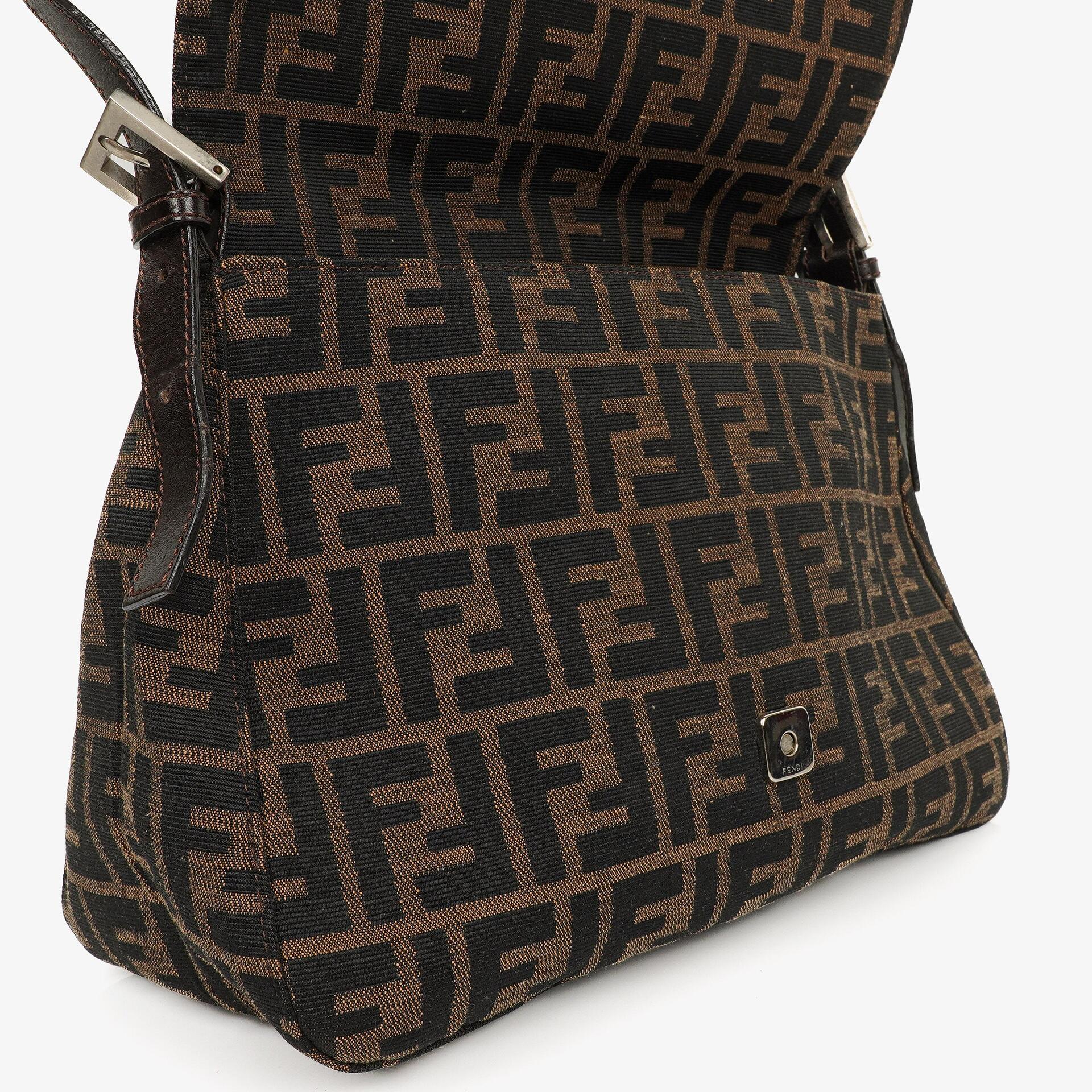 Fendi Zucca Mamma Baguette Schultertasche in Tobacco