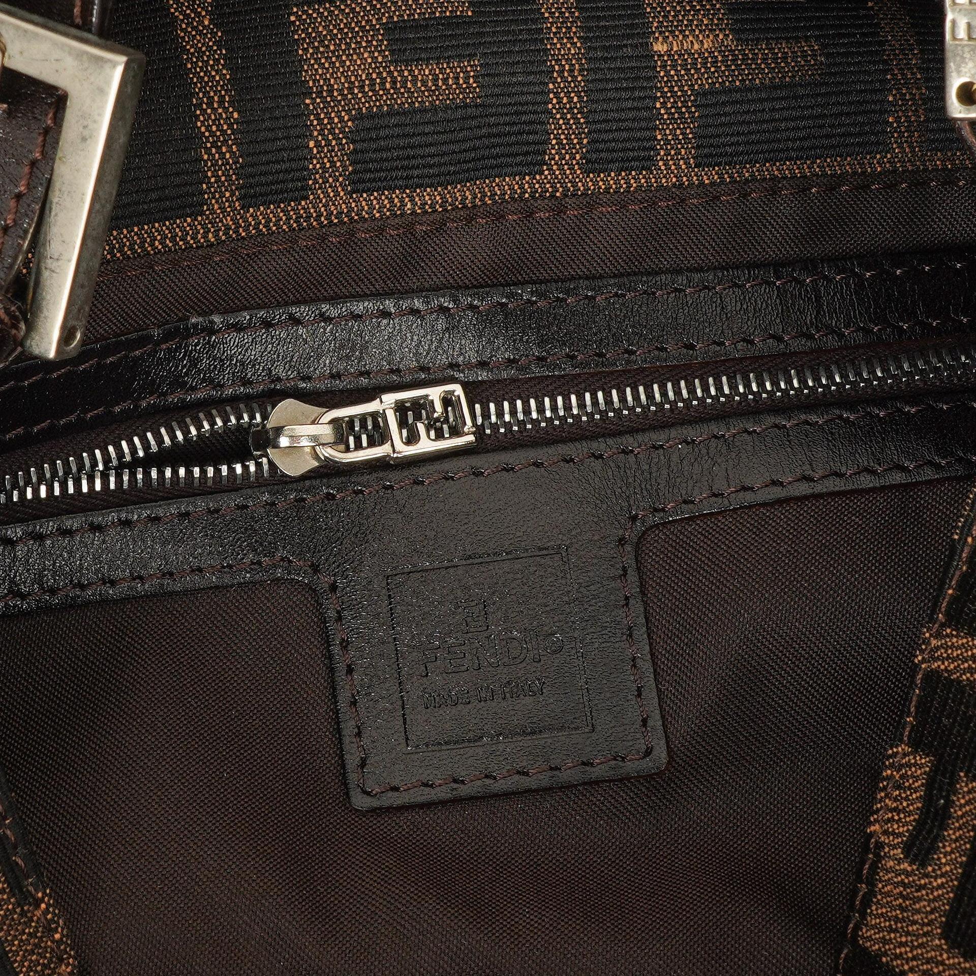 Fendi Zucca Mamma Baguette Schultertasche in Tobacco