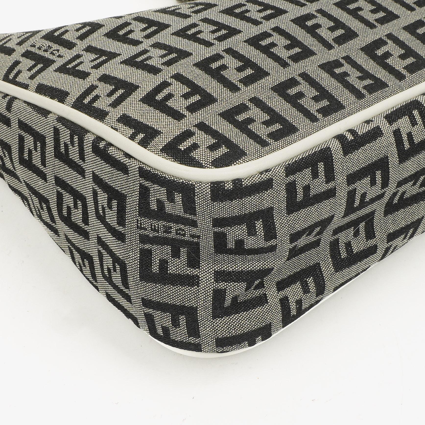 Fendi Zucchino Hobo Schultertasche