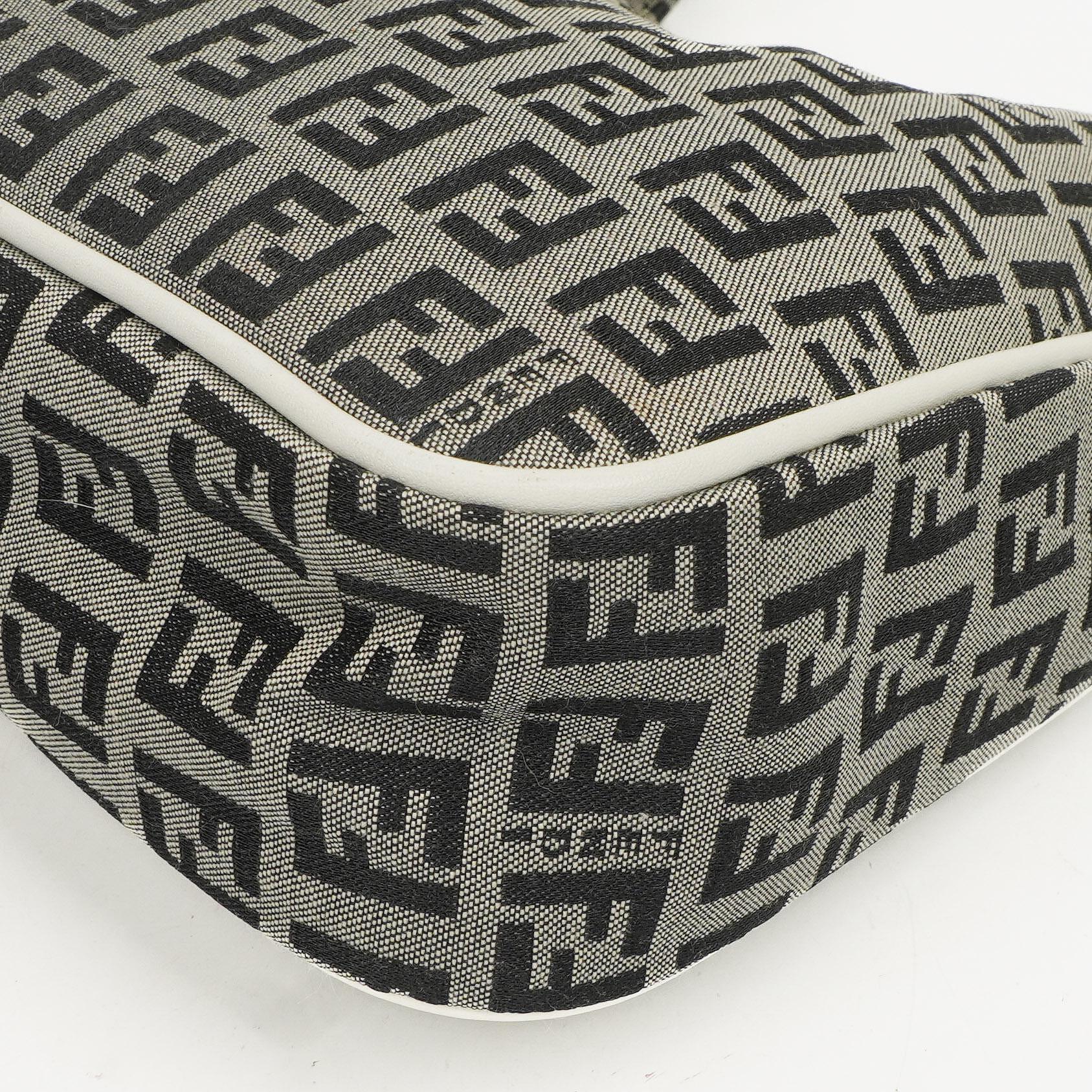Fendi Zucchino Hobo Schultertasche