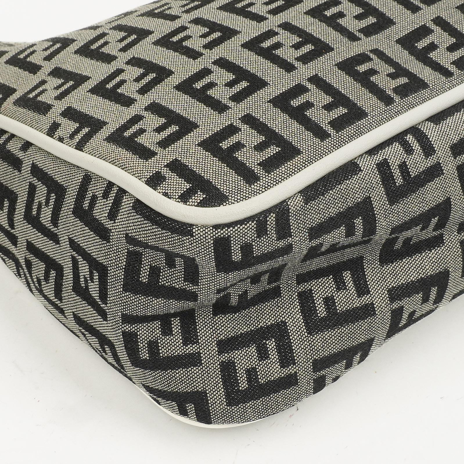 Fendi Zucchino Hobo Schultertasche