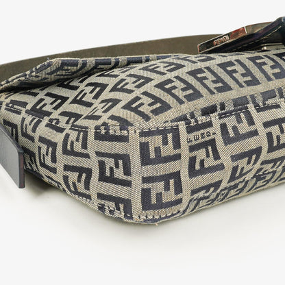 Fendi Zuccino Baguette Handtasche in Navy/Grau