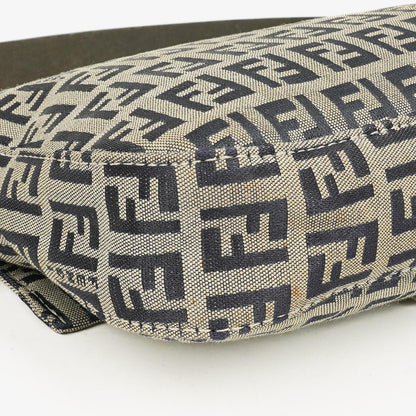 Fendi Zuccino Baguette Handtasche in Navy/Grau