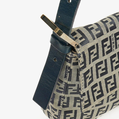 Fendi Zuccino Baguette Handtasche in Navy/Grau