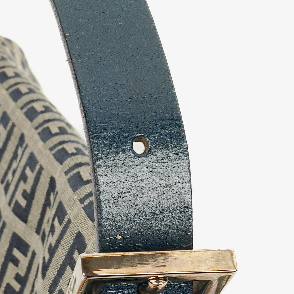 Fendi Zuccino Baguette Handtasche in Navy/Grau