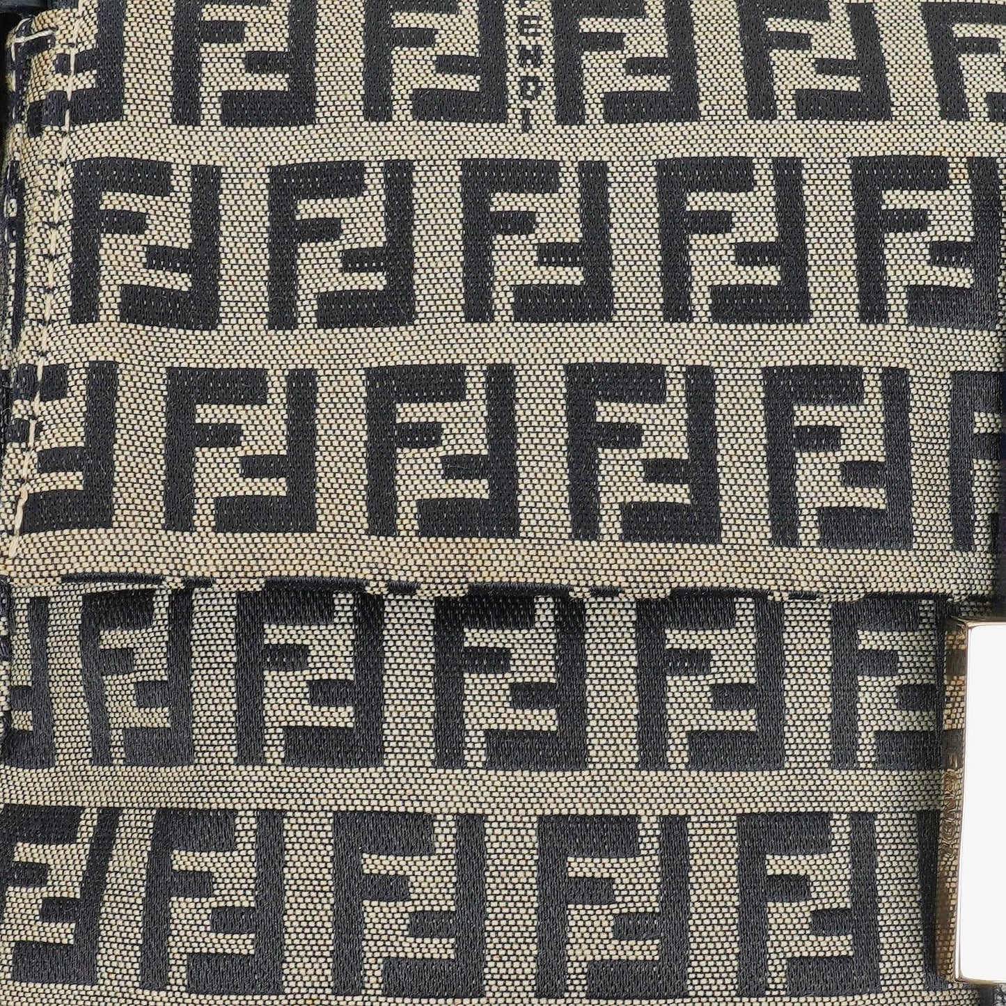 Fendi Zuccino Baguette Handtasche in Navy/Grau