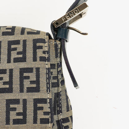 Fendi Zuccino Baguette Handtasche in Navy/Grau