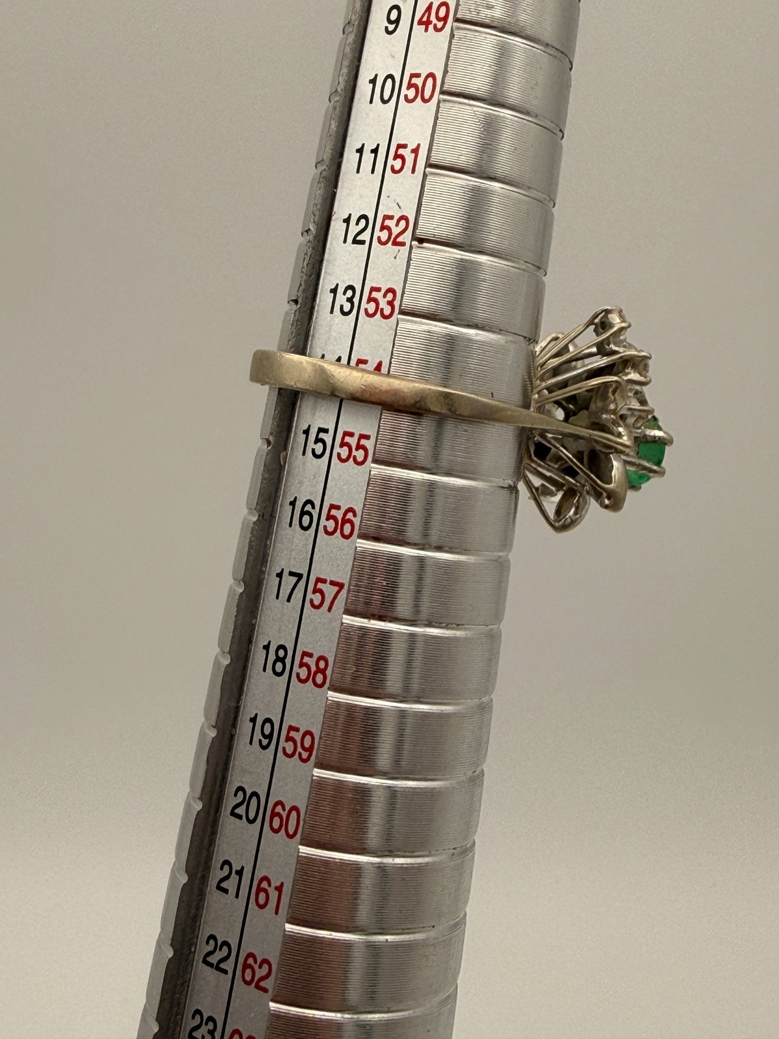 Floraler Vintage Smaragd Ring 14 Karat Weißgold mit Diamanten - Laminimas e.K