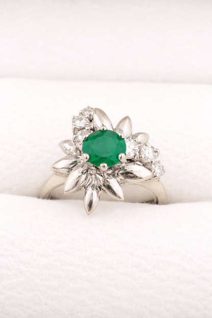 Floraler Vintage Smaragd Ring 14 Karat Weißgold mit Diamanten - Laminimas e.K