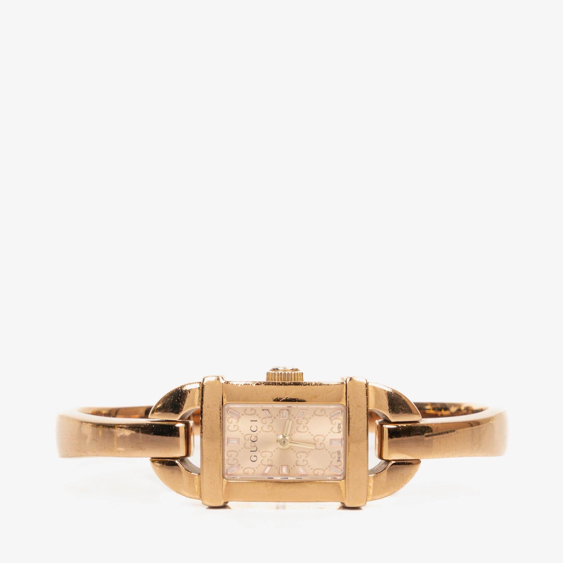 Gucci 6800L Armreif-Uhr aus goldfarbenem Edelstahl mit GG-Zifferblatt