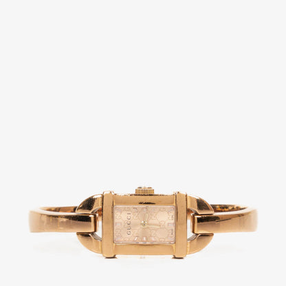 Gucci 6800L Armreif-Uhr aus goldfarbenem Edelstahl mit GG-Zifferblatt