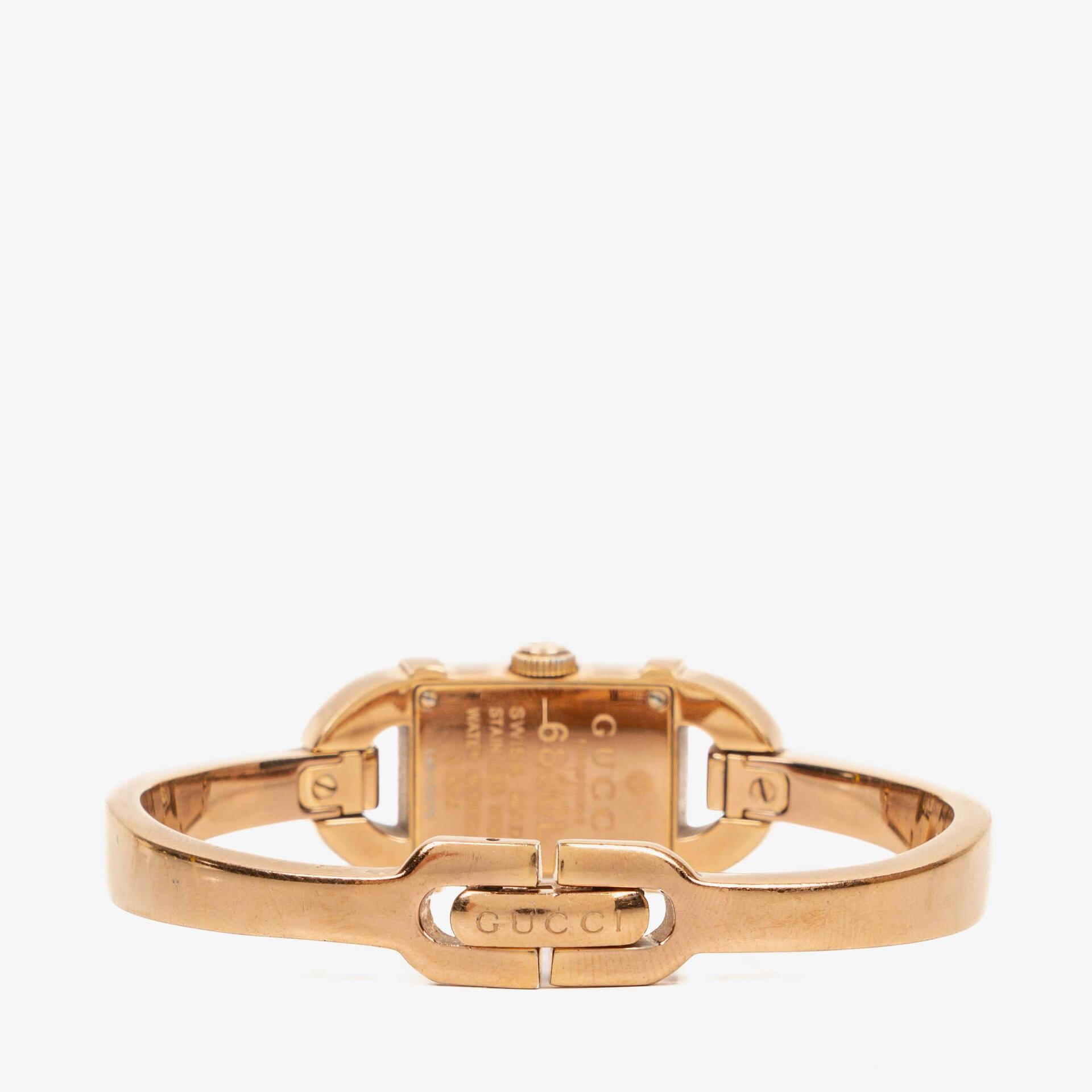 Gucci 6800L Armreif-Uhr aus goldfarbenem Edelstahl mit GG-Zifferblatt