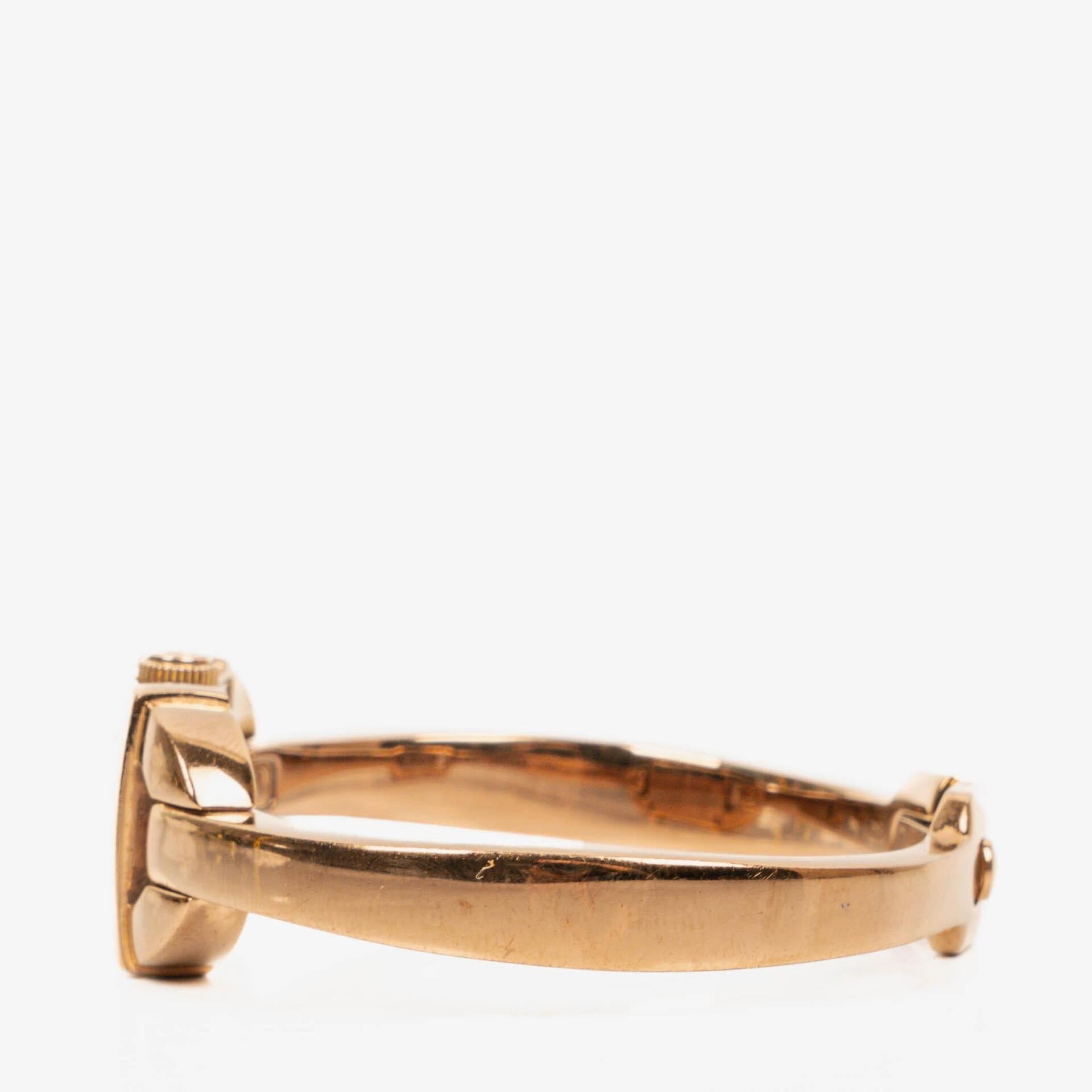 Gucci 6800L Armreif-Uhr aus goldfarbenem Edelstahl mit GG-Zifferblatt