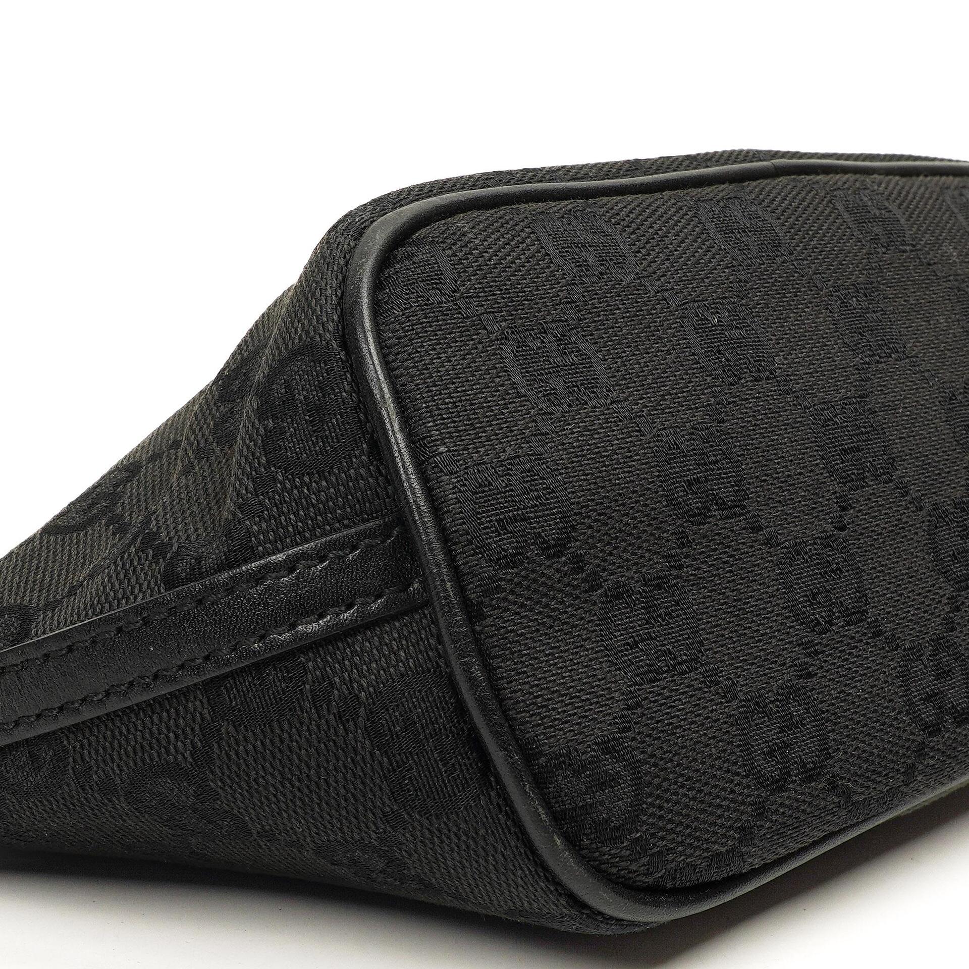 Gucci Baguette Pochette Boot Schwarz GG Monogram Tasche