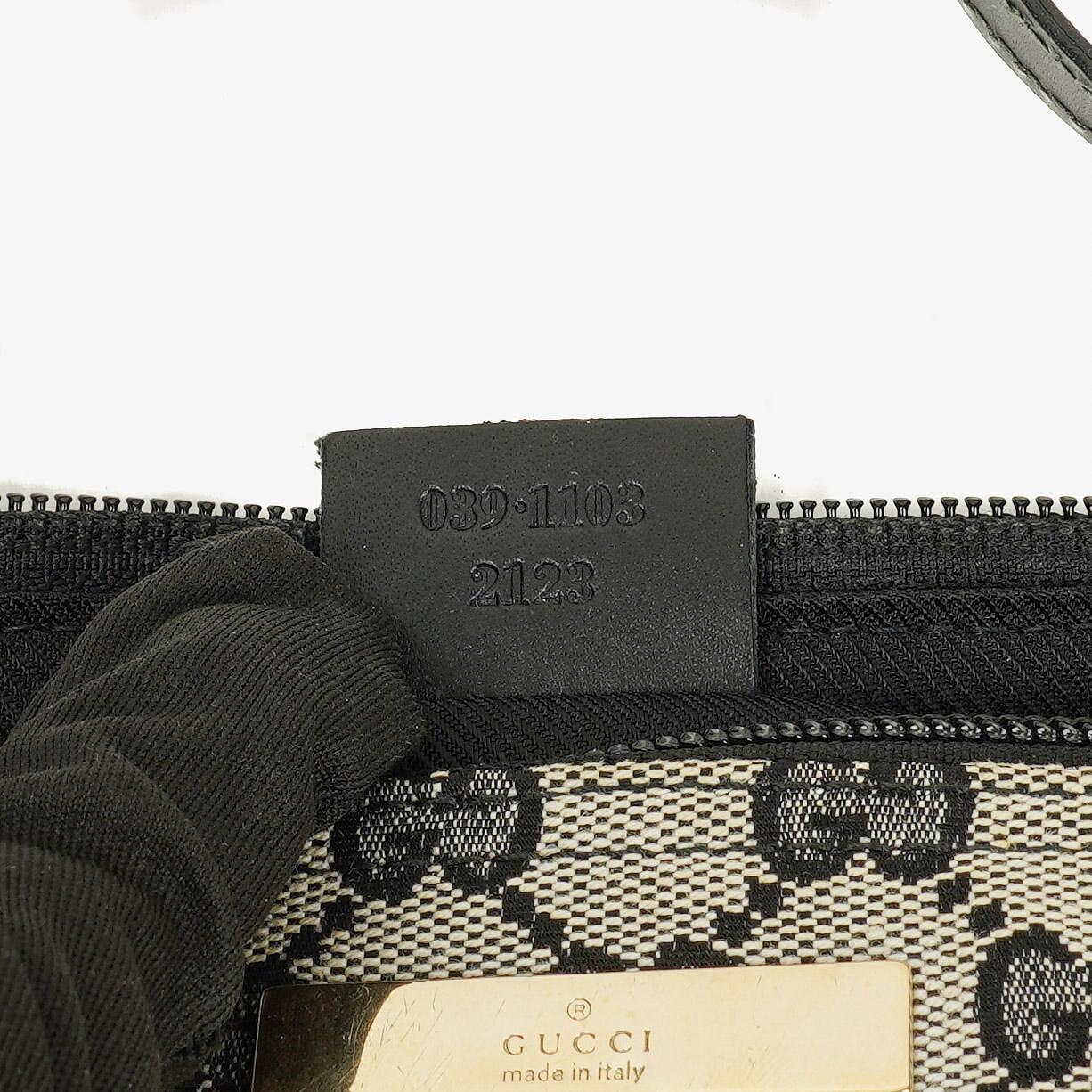 Gucci Baguette Pochette Boat Tasche in Grau mit GG Monogram
