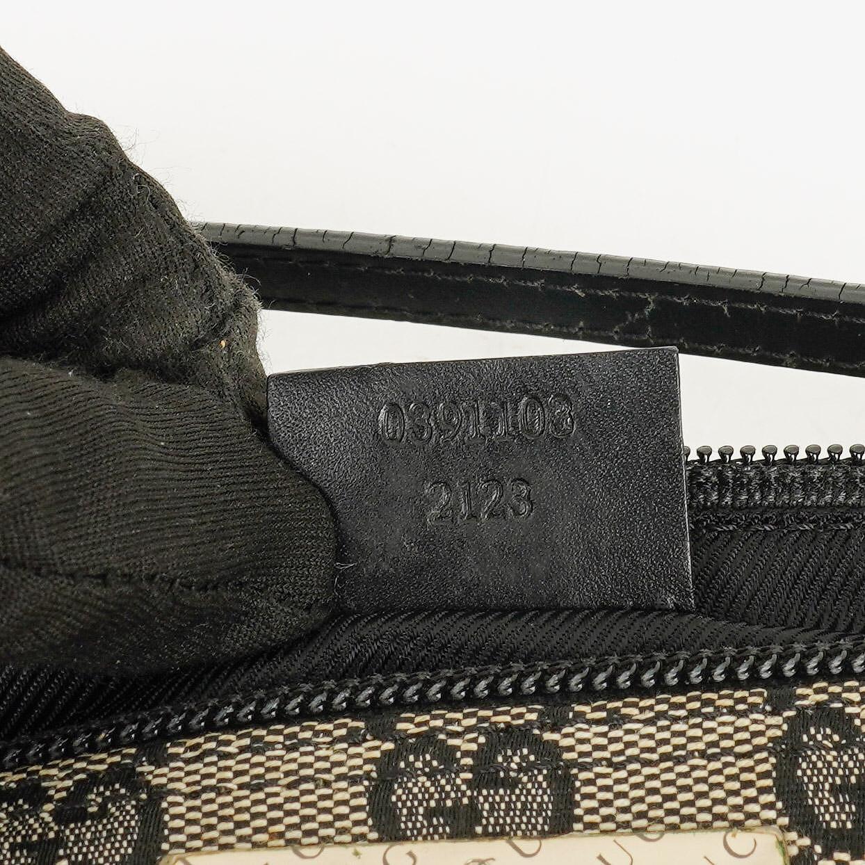 Gucci Baguette Pochette Boat Tasche in Grau/Schwarz mit GG Monogramm