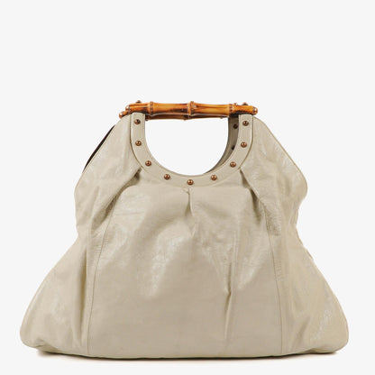 Gucci große Tote Tasche aus neutralem Kalbsleder mit Nieten und Bambusgriff