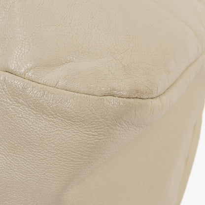 Gucci große Tote Tasche aus neutralem Kalbsleder mit Nieten und Bambusgriff